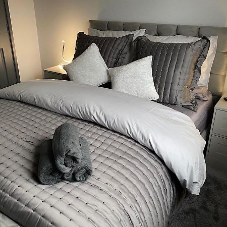 Beautiful Modern Cosy Central Apartment / Sleeps 4 เรดดิ้ง ภายนอก รูปภาพ