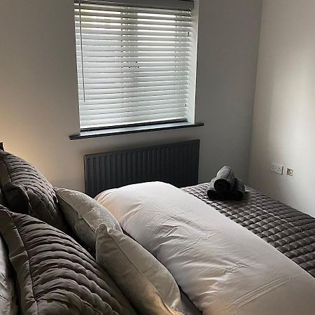 Beautiful Modern Cosy Central Apartment / Sleeps 4 เรดดิ้ง ภายนอก รูปภาพ
