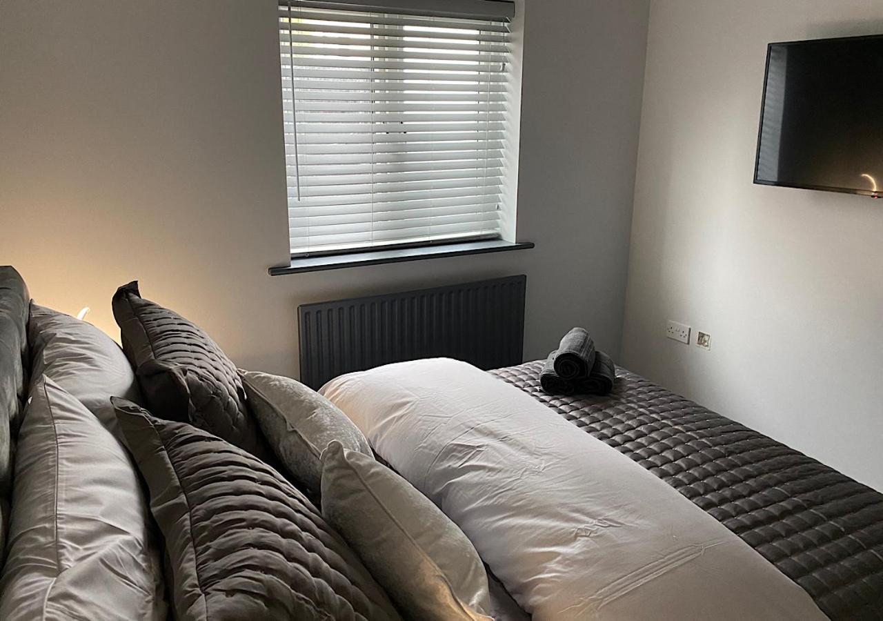 Beautiful Modern Cosy Central Apartment / Sleeps 4 เรดดิ้ง ภายนอก รูปภาพ