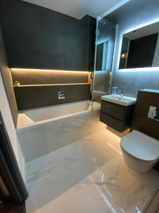 Beautiful Modern Cosy Central Apartment / Sleeps 4 เรดดิ้ง ภายนอก รูปภาพ