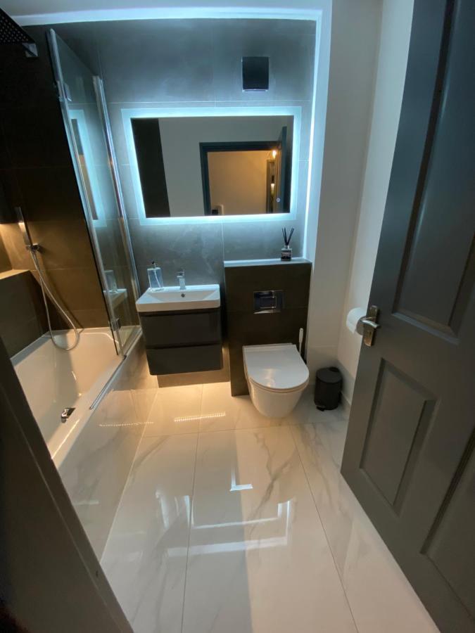 Beautiful Modern Cosy Central Apartment / Sleeps 4 เรดดิ้ง ภายนอก รูปภาพ